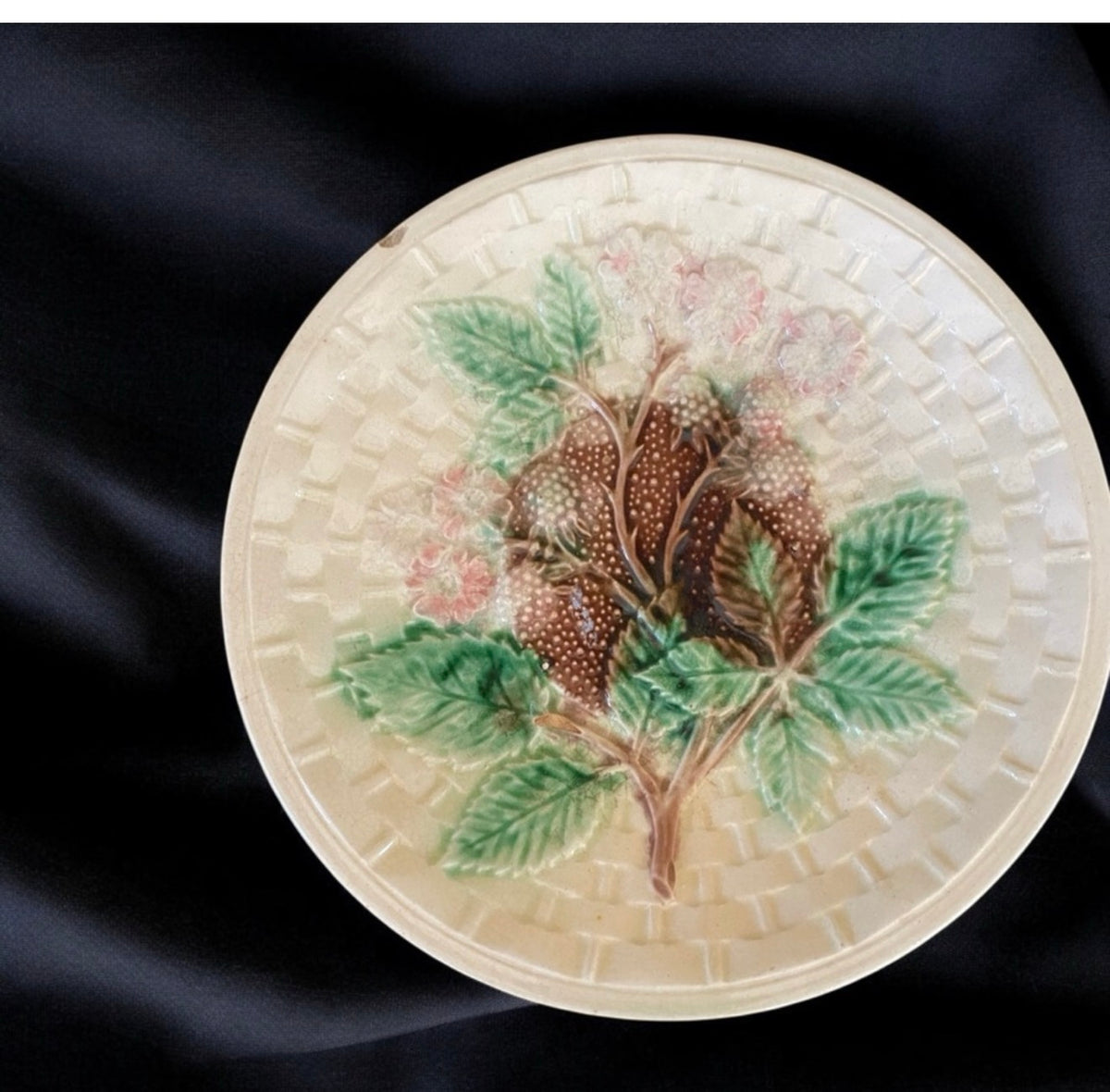 Majolica BlackBerry Plate