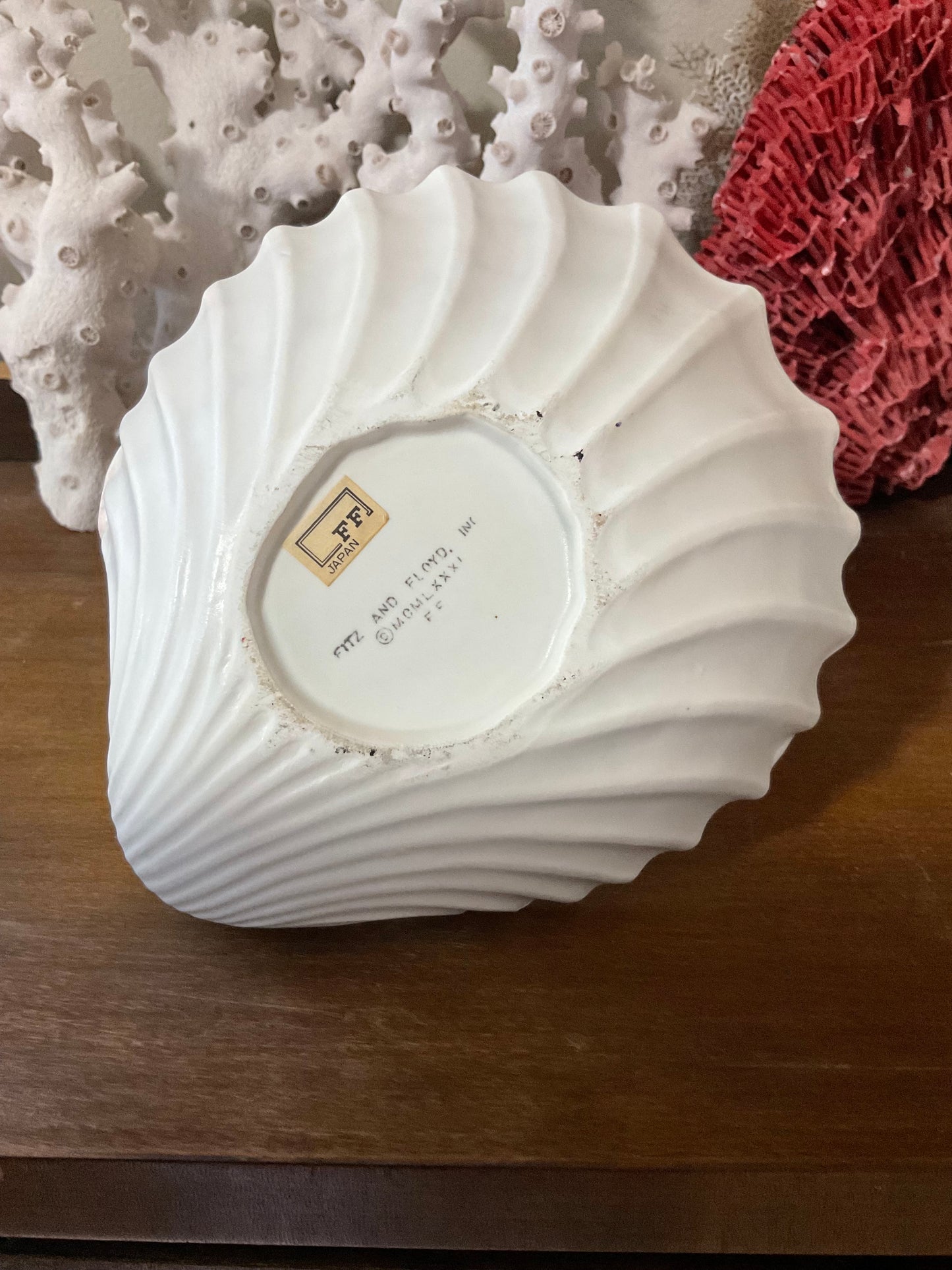 ‘Oceana’ Shell w/ Coral Handle Dish