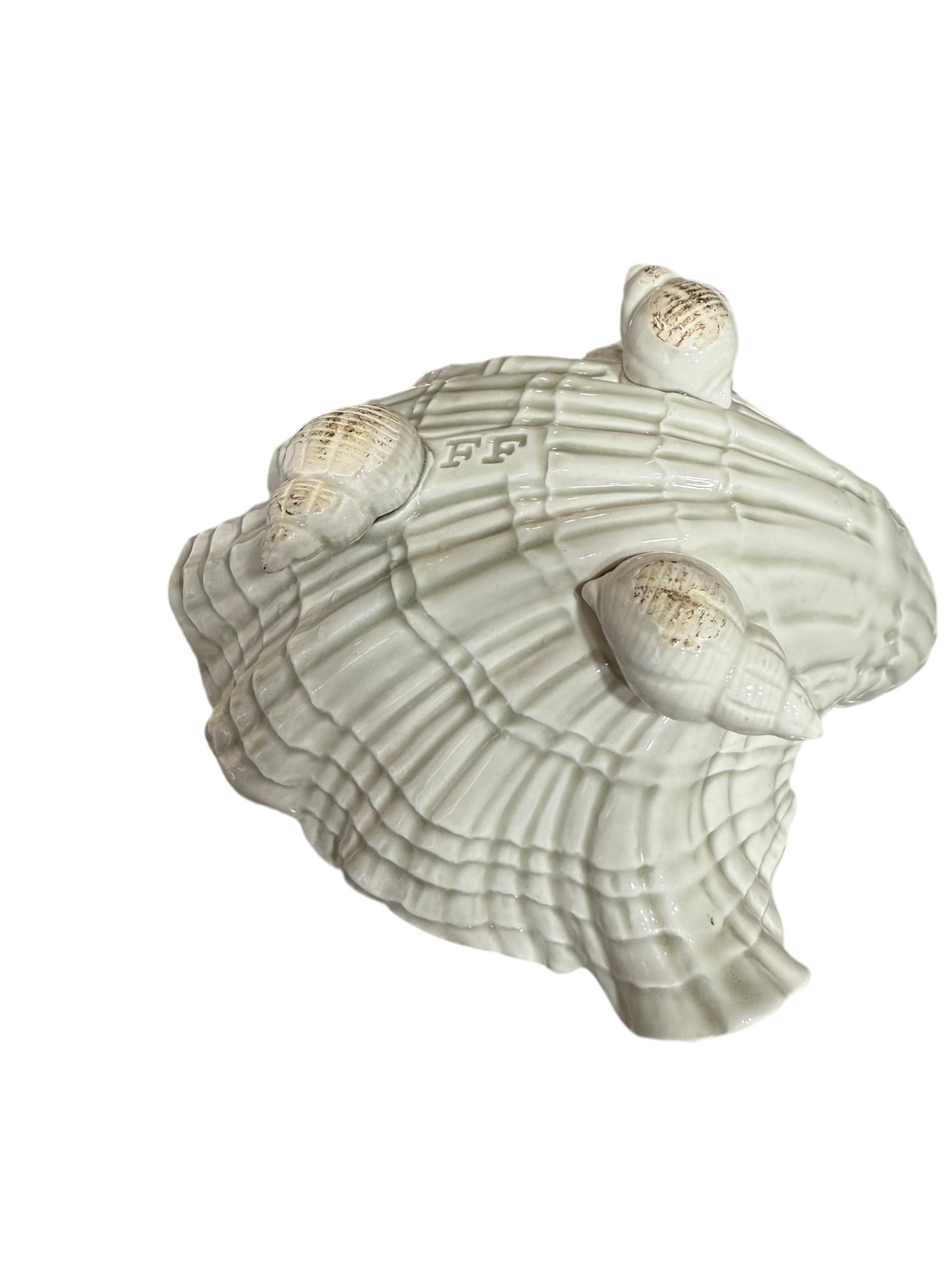 White F&F Shell Catchall w/ Shell Feet