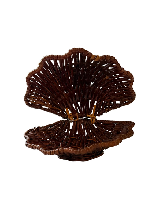 Wicker Clam Shell